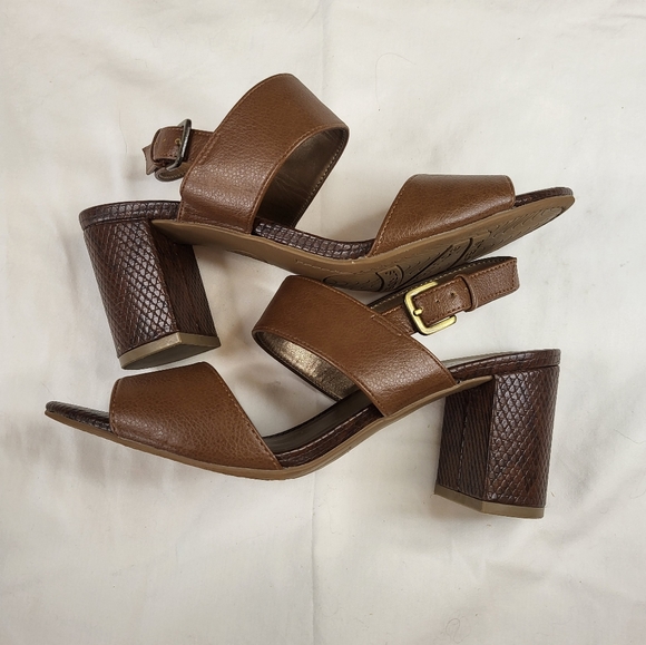 Life Stride Block Heel Sandals - Picture 3 of 10